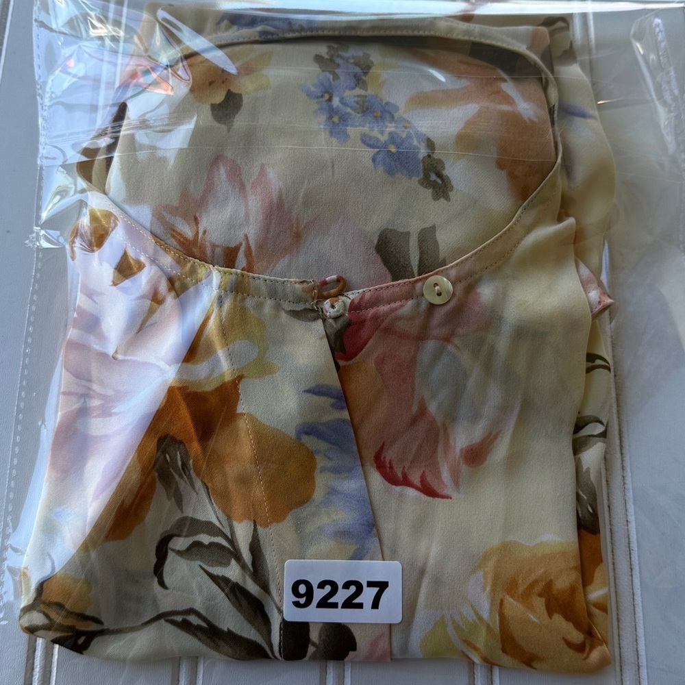 Linda Allard for Ellen Tracy Yellow floral silk blouse size 10 - Picture 10 of 10